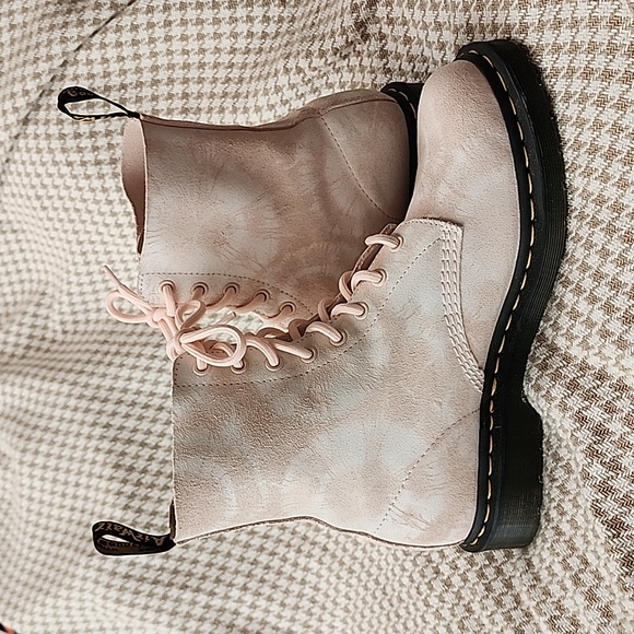 Dr. Martens NWOT Pink Tie Dye Suede 1460 Pascal Boots  Brand new! - Picture 4 of 9